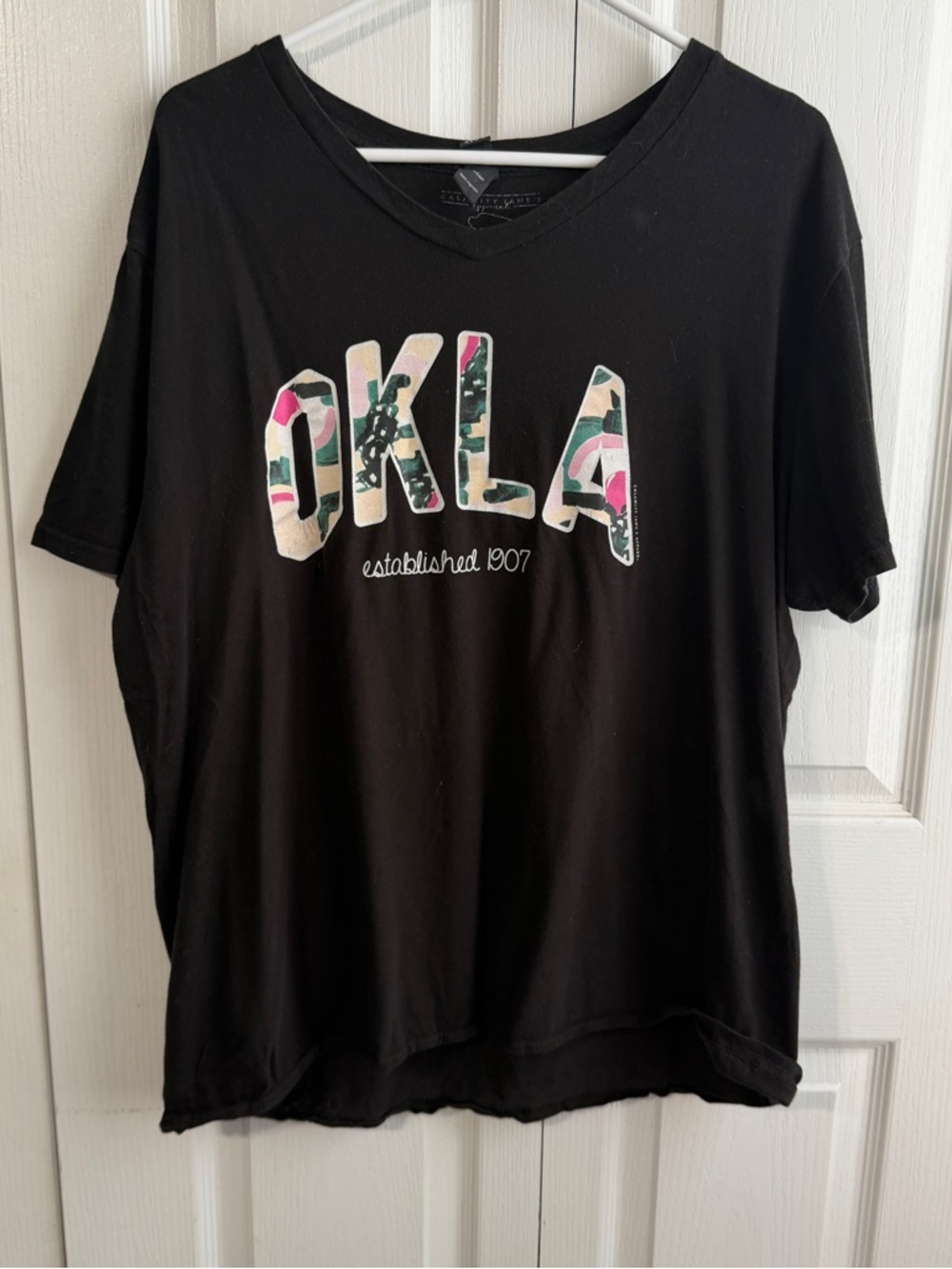 Calamity Lanes Apparel OKLA established 1907 v neck tee size XL